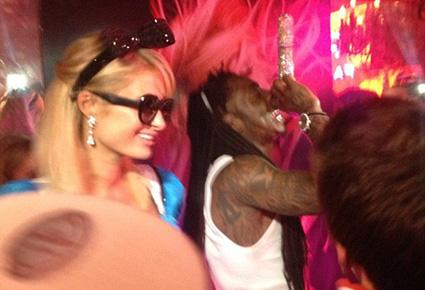 باريس هيلتون في بلاد العجائب